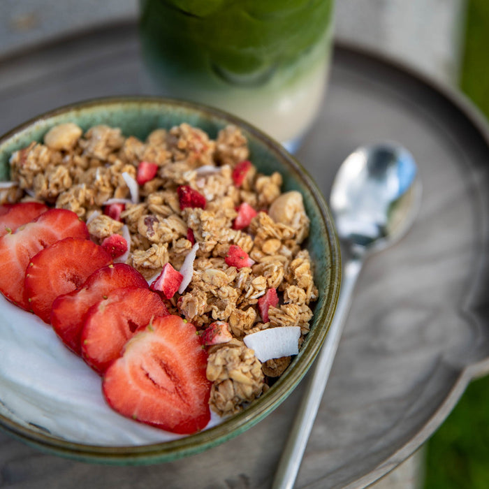 Renee Voltaire Crunchy Granola – Jordgubb, Hasselnöt & Kokos 450 g