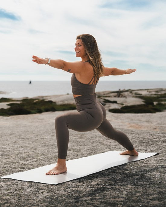 Yogiraj Yogamatta Grip mat plus 5,8 mm, Misty greige
